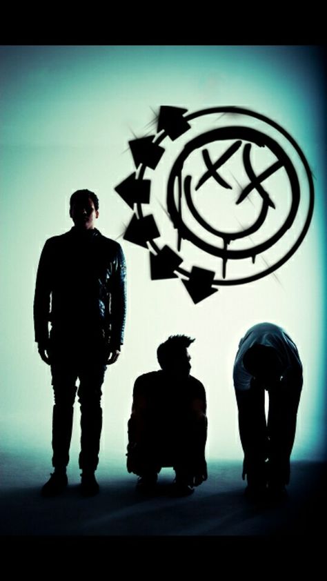 blink-182 tom delonge, mark hoppus, travis barker smiley logo Blink 182 Live, Blink 182 Tom, Tom Delonge, Dope Music, Travis Barker, Band Art, Music Life, Punk Rock Bands, Celebrities Humor