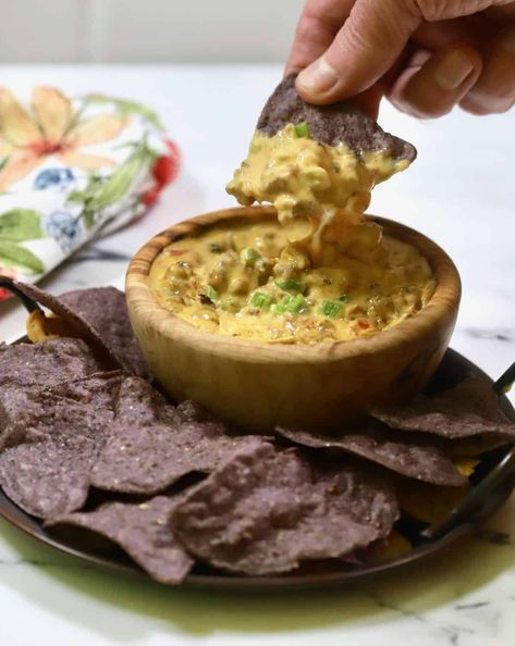 Smoked Queso Recipe | gritsandpinecones.com Smoked Queso Dip, Smoked Queso, Queso Dip Recipes, Cheesy Dip, Queso Recipe, Easy To Make Appetizers, Velveeta Cheese, Bacon Breakfast, Queso Dip