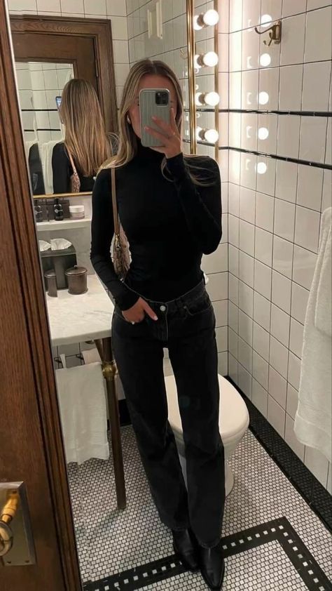 Concert Outfit Electronic, Effortless Pants Aritzia Outfit Work, Autumn Outfits Casual Chic, Belt Jeans Outfit, Basic Autumn Outfits, Winter Rainy Day, Fall Inspo Outfits, Winter Dinner Outfit, Rainy Day Outfit Ideas