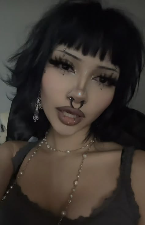 Edgy Y2k Makeup, Latina Alt Makeup, Mexican Goth Makeup, Pretty Emo Makeup, Yallternative Makeup, Alt Y2k Makeup, Grunge Alt Makeup, Dolly Goth Makeup, Blue Hair On Tan Skin