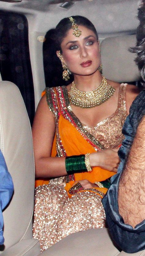 Kareena Kapoor Makeup, Kareena Kapoor Outfits, Kareena Kapoor Wedding, Light Green Suit, Kareena Kapoor Saree, Romantic Love Pictures, Gotta Patti Work, Award Show Dresses, Ghaghra Choli