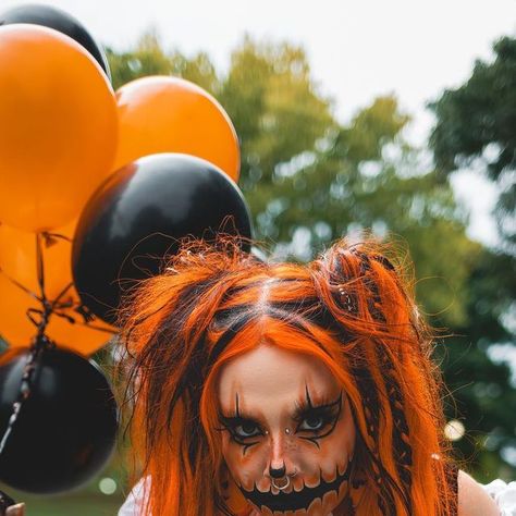 Meg Gray on Instagram: "Pumpkin clown 🎃🤡 Photographer • @tvisionphotos Model • @mallgothmeg" Halloween Clown Hairstyles, Clown Costume Hair Ideas, Pumpkin Clown, Clown Makeup Photoshoot, Spooky Clown Photoshoot, Grey, Photographer, Hair, Instagram