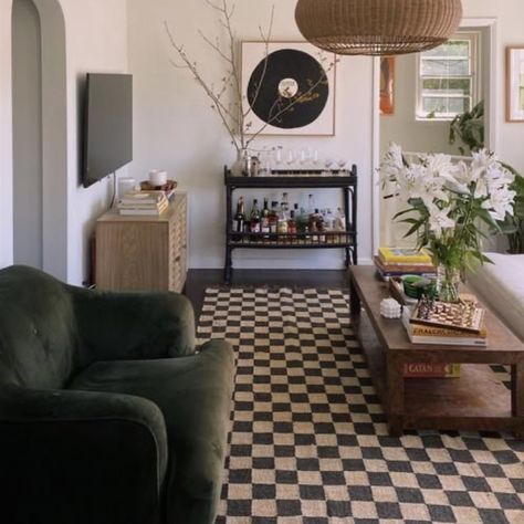 Checkerboard Rug, Casa Vintage, Style Deco, Apartment Decor Inspiration, Apartment Inspiration, Living Room Inspo, Apartment Interior, Dream House Decor, Apartment Living Room