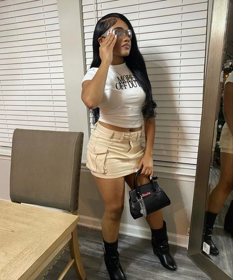 Tan Skirt Outfit Ideas, Khaki Mini Skirt Outfit Black Women, Tan Skirt Outfit Black Women, Mini Skirt Outfits Black Women, Khaki Skirt Outfits Black Women, Tan Skirt Outfits, Khaki Skirt Outfits, Skirt Outfits Black Women, Skirt Outfit Black Women