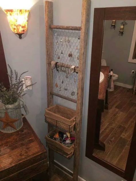 Repurposed ladder Ladder Ideas, Old Ladder, Diy Jewelry Holder, Jewelry Organizer Diy, Deco Originale, Wooden Ladder, Cookie Tray, Blogger Tips, Blog Planner