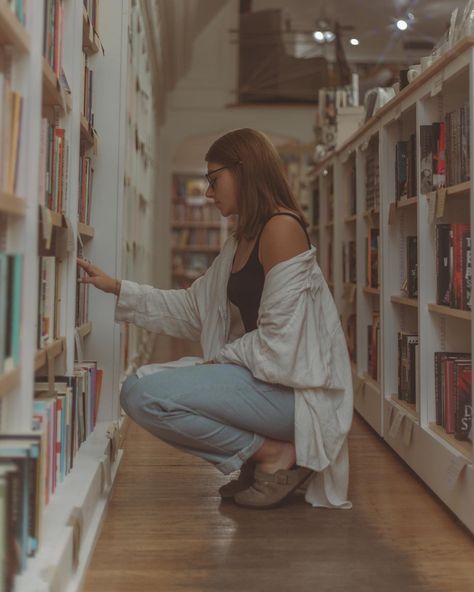 Indoor Aesthetic Pictures, Posing With Books Photography, Bookstore Photoshoot Ideas, Book Store Senior Pictures, Bookstore Senior Pictures, Author Aesthetic Photography, Indoor Senior Picture Ideas, Bookstore Poses, Bookshop Photography