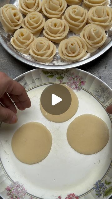 Puff Pastry Snacks, Decorações Com Comidas, Amazing Food Decoration, Bread Art, Pasta Fatta In Casa, Pastry Art, Easy Food Art, Food Carving, Food Garnishes