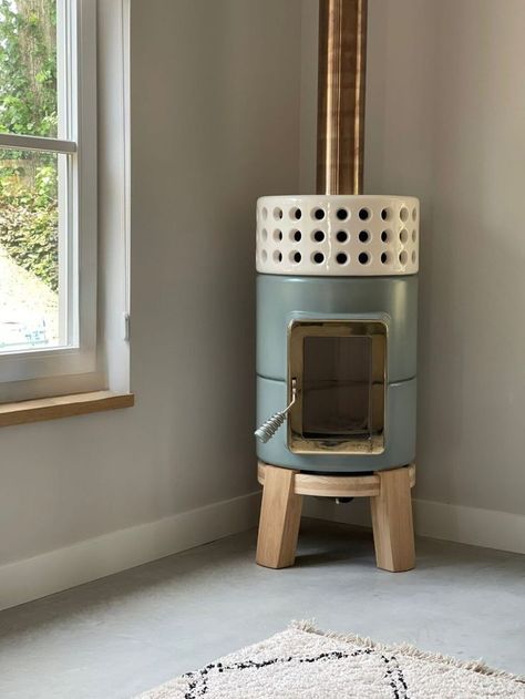 Wood Burning Stoves Living Room, Modern Wood Burning Stoves, Wood Stove Fireplace, Rocket Stoves, Log Burner, Stove Fireplace, Tiny House Cabin, Wood Burner, Wood Burning Stove