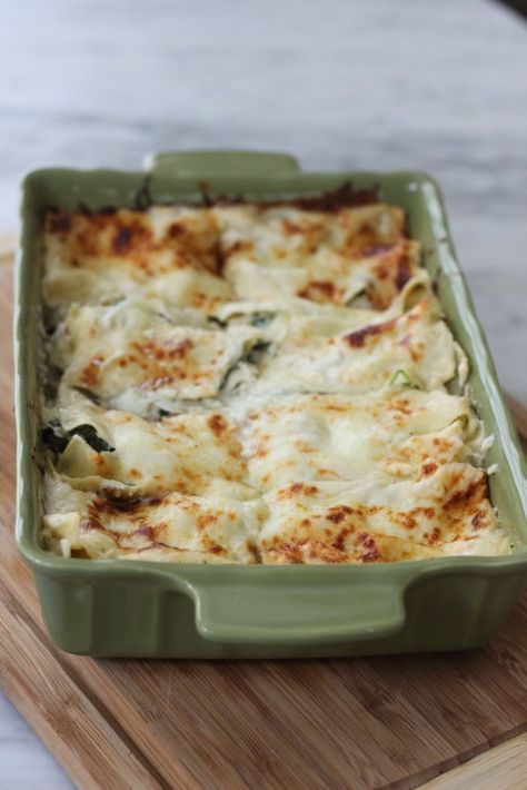 Canned Artichoke Recipes, Recipe Artichoke, Spinach Artichoke Lasagna, Artichoke Lasagna, Canned Artichoke, Artichoke Heart Recipes, Lasagna Dinner, Ricotta Spinach, Spinach Artichoke Chicken