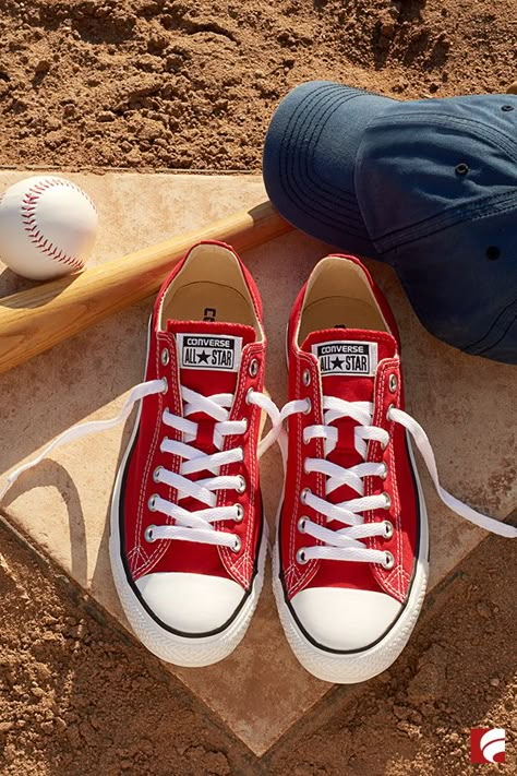 Everyone knows that Converse is the real MVP of baseball season. Lace ‘em up and get ready to knock it out of the park with your ballgame style! Converse Rouge, Baskets Converse, Converse Outfits, Converse Chucks, Red Converse, All Stars Converse, Outfits With Converse, Converse Sneakers, Prom Shoes