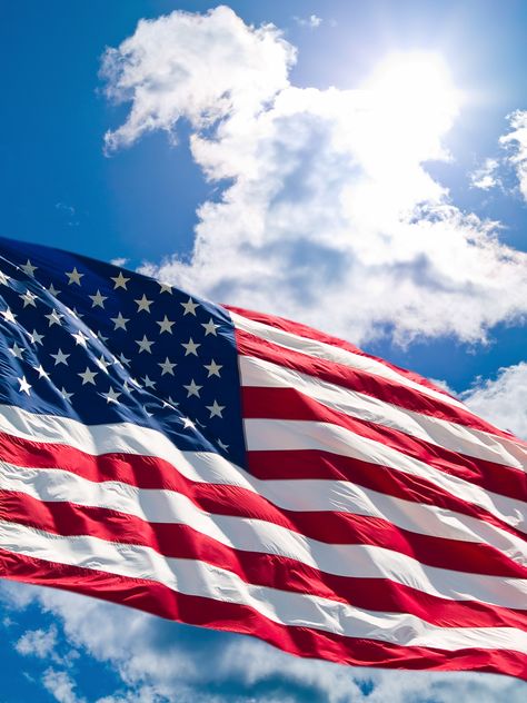 American Flag Pictures, Cloudy Blue Sky, American Flag Photos, Travel Facts, Flag Photo, American Flags, United States Flag, Jesus Christ Images, Flag Art