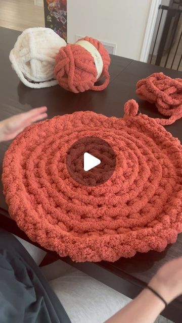 Loop Yarn Cat Bed, Crochet Dog Bed Chunky Yarn, Hand Knit Dog Bed, Chunky Yarn Pet Bed, Chunky Yarn Dog Bed, Chunky Yarn Cat Bed, Chunky Knit Stitches, Diy Chunky Blanket Tutorial, Super Chunky Yarn Projects