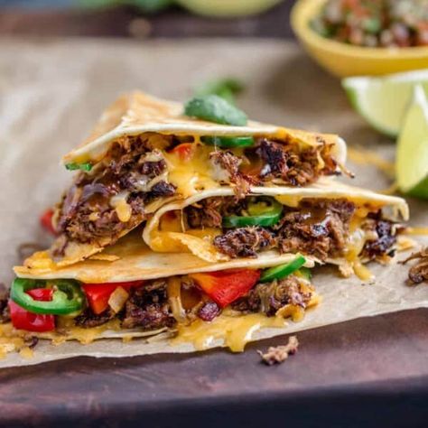 Pulled Beef Quesadillas - Great Leftover Pulled Beef Recipe - Vindulge Leftover Pulled Beef, Shredded Roast Beef, Shredded Roast, Leftover Roast Beef Recipes, Quesadilla Recipes Beef, Shredded Beef Recipes, Beef Pizza, Beef Quesadillas, Mexican Shredded Beef