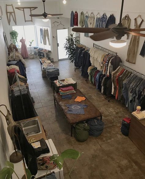 Thrift Store Interior Design Ideas, Secondhand Store Design, Thrift Store Design Ideas, Vintage Store Layout, Thrift Shop Interior Design, Thrift Shop Interior, Thrift Store Interior Design, Thrift Store Design Layout, Thrift Store Layout