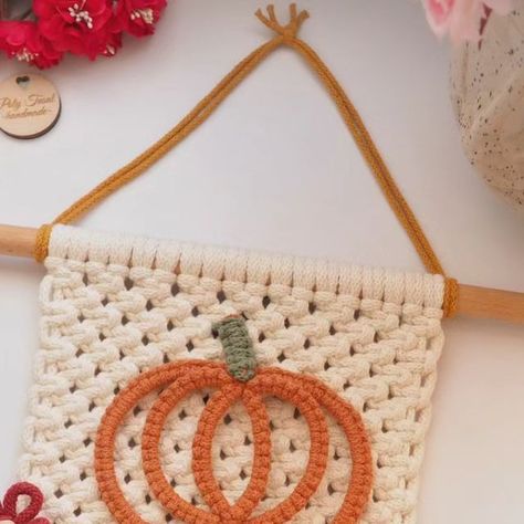 Macrame Pumpkin Wall Hanging, Macrame Photo Holder, Photo Holder Wall, Butterfly Pumpkin, Macrame Pumpkin, Macrame Beginners, Macrame Butterfly, Pumpkin Wall Hanging, Photo Hanger