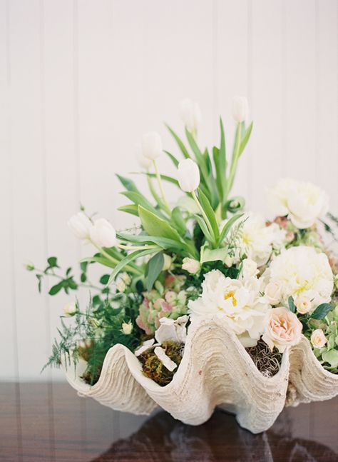 Clam shell centerpiece for a beach/coastal theme Fun Floral Arrangements, Shell Centerpieces, Nautical Wedding Inspiration, Seaside Wedding, Wedding Beach, Coastal Wedding, Beach Theme Wedding, Coastal Chic, Deco Floral