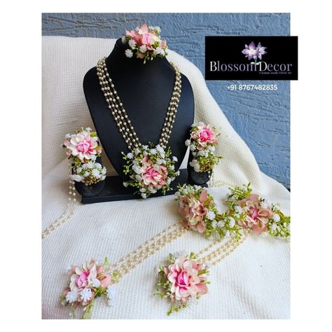 Floral Haldi Jewellery, Haldi Floral Jewelry Real Flowers, Flower Jwellary For Godbharai, Haldi Jwellery Flowers Bridal, Flower Jewellery For Baby Shower Indian, Haldi Flowers Jewelry For Bride, Haldi Jwellary For Bride, Haldi Accessories For Bride, Original Flower Jewellery For Haldi