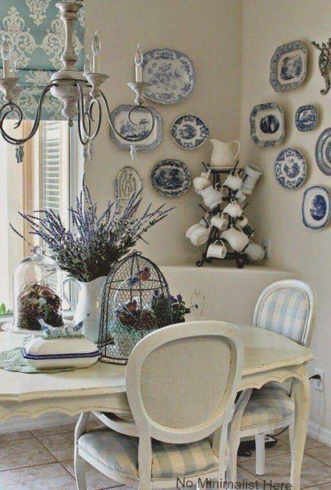 Blue and white French Country Dining Room Decor, Plates On The Wall, Blue And White Plates, Country Living Room Design, French Country Kitchen Designs, French Country Dining Room, French Country Living, Country Kitchen Designs, Country Dining Rooms