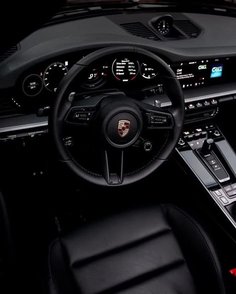 Black Porche Car, Black Porches Car, Porsche Dark Aesthetic, Porsche Interior Aesthetic, Porsche Suv Interior, Black Car Interior, Porsche Interior, Porche Car, Porsche Aesthetic