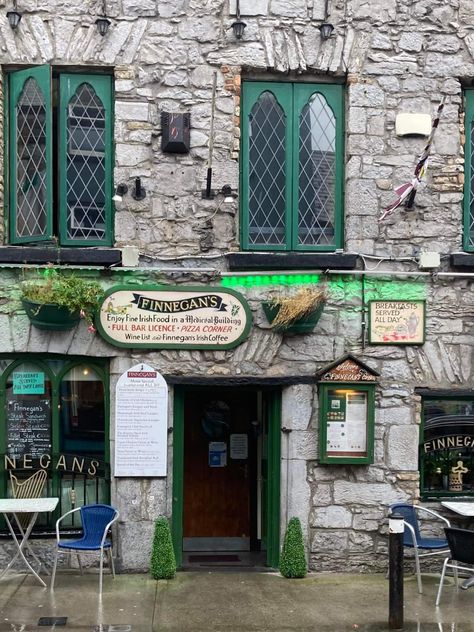 Northern Ireland Aesthetic, Irish Pub Aesthetic, Travelling Aesthetics, Pub Aesthetic, Ireland Pubs, Ireland Aesthetic, Irish Fashion, Erin Go Bragh, Irish Heritage