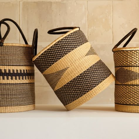 Laundry basket from Ghana - AS'ART A SENSE OF CRAFTS | MOM | #bath #bathroomaccessories #laundrybaskets Modern African Decor, African Woven Basket, Glamour Decor, Macrame Mandala, Pattern Home Decor, Macrame Plant Holder, African Home, African Home Decor, Decorative Basket