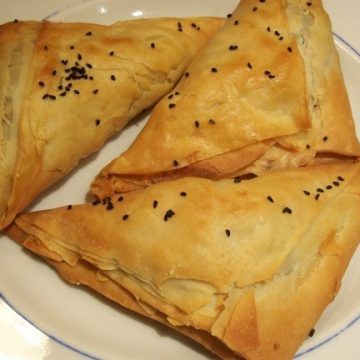 Filo Pastry Recipes, Easy Pastry Recipes, Vegetable Samosa, Phyllo Recipes, Tasty Appetizers, Samosa Recipe, Filo Pastry, Veggie Meals, Recipes With Pictures