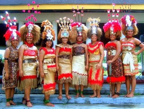 Polynesian Outfits, Samoan Dance, Samoan Clothing, Samoan Culture, Island Women, Girls Fasion, Polynesian Dance, Island Tattoo, Hawaiian Fashion