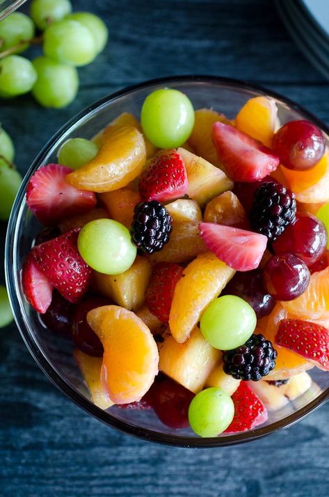 This fresh fruit salad is lightly sweetened with a citrus vanilla dressing. Toss your favorite colorful mixture of fruit in a bowl and you will agree this recipe is super easy and delicious! Sauce For Fruit Salad, Sauce For Fruit, Vanilla Dressing, Fresh Fruit Salad Recipe, Homemade Fruit Salad, Summer Fruit Salad Recipe, Healthy Fruit Salad Recipes, Fresh Fruit Bowl, Quilts Easy