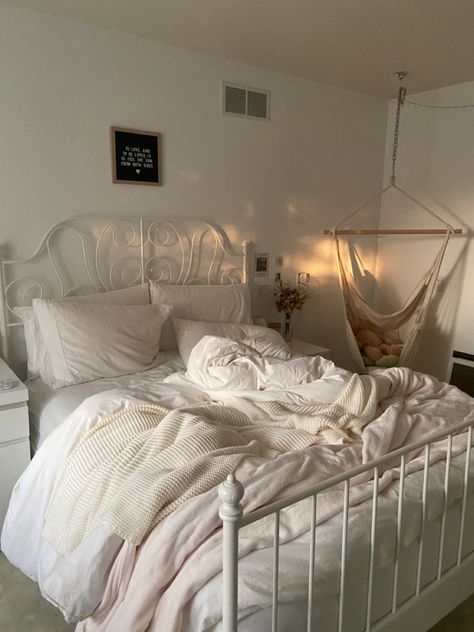 Room Inspo Beds & Bed Frames, Cute Bed Frames Aesthetic, White Wire Bed Frame Aesthetic, Bed Frame Inspo Aesthetic, White Wire Bed Frame, Metal Bed Frame Aesthetic, Wire Bed Frame Aesthetic, White Bed Frame Aesthetic, Metal Frame Bedroom Ideas