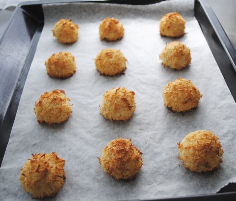 Condensed Milk Coconut Macaroons - Recipe Winners chocolate dipped Use Up Egg Whites, Macaroon Recipe, Macaroons Recipe, Coconut Macaroon, Coconut Macaroons Recipe, Coconut Bites, Cake Rack, Coconut Cake Recipe, Chocolate Macadamia