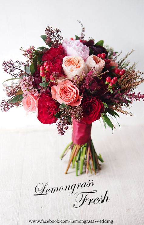 Red wedding bouquet Pink Peony Bouquet Wedding, Red Rose Bridal Bouquet, Pink Rose Wedding Bouquet, Red Bridal Bouquet, Bouquet Champetre, Wedding Flowers Roses, Red Bouquet Wedding, Wedding Bouquets Pink, Seeded Eucalyptus