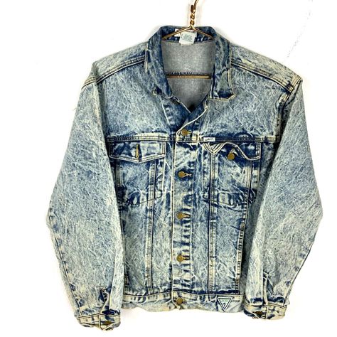 Vintage Guess Denim Jean Jacket Medium Blue Acid Wash Size/Measurements (Based in inches) Size - Medium Pit to pit - 24" Length - 25.5" Shoulder to cuff - 24" Condition / Details Stains throughout Combined Shipping: We provide combined shipping, please contact us for a quote