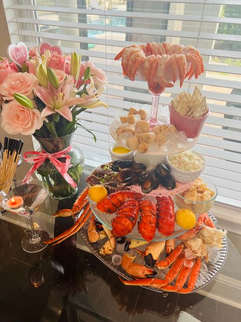 Diy Seafood Tower, Seafood Tower Display, Seafood Table Ideas, Seafood Tower Ideas, Crab Feast Party, Seafood Station, Seafood Boil Party, Seafood Bar, Seafood Party