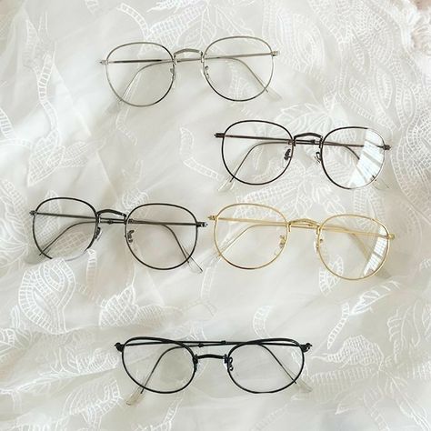 Wire Frame Glasses, Wire Glasses, Round Lens Sunglasses, Clear Glasses Frames, Fake Glasses, Glasses Trends, Metal Frame Glasses, Flat Top Sunglasses, Trendy Glasses