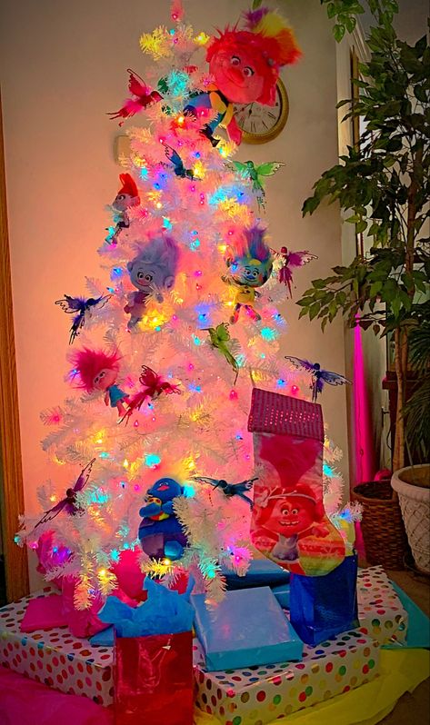 It’s A Trolls Christmas!!! (Decorated by: Imani Gerty) Trolls Christmas Tree, Trolls Christmas, Tree Ideas, Christmas Tree, Holiday Decor, Christmas, Home Decor, Home Décor