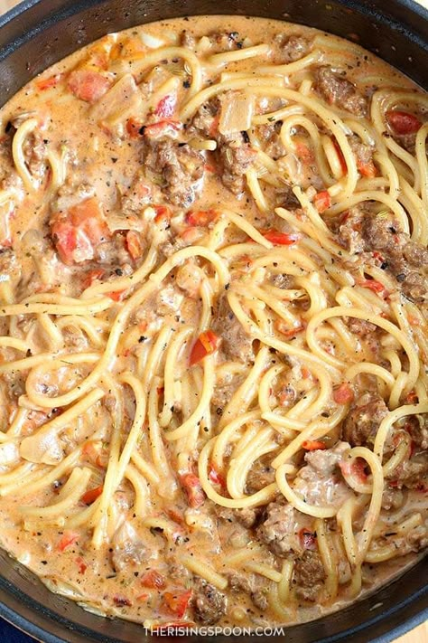 Easy Recipe with Pantry Ingredients: Creamy One-Pot Spaghetti with Italian Sausage Spaghetti With Italian Sausage, Ground Italian Sausage Recipes, Italian Sausage Spaghetti, Italian Sausage Recipes Pasta, Dry Spices, Creamy Spaghetti, One Pot Spaghetti, Sausage Pasta Recipes, Sausage Spaghetti