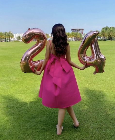 Poses With Balloons, Pastel Wall Collage, Pink Aesthetic Room Decor, Pink Aesthetic Room, Picnic Photo Shoot, Debut Photoshoot, Birthday Shots, Wrapped Presents, Girls Birthday Party Decorations