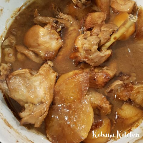 There are so many versions of Pongteh be it chicken or pork. This is how my grandmother does it and it is one of our staples during Chinese New Year. Enjoy! INGREDIENTS ​1/2 Chicken 250gm pork shou… Peranakan Food Recipes, Nonya Recipes, Asian Entrees, Peranakan Food, Malaysia Recipes, Nyonya Food, Asian Dessert, Recipes Asian, Chicken Treats