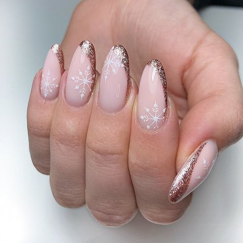 Metallic Nails Design, Festive Nails, White And Silver Nails, January Nails, Ombre Nails Glitter, Christmas Nails Easy, Christmas Gel Nails, Glamour Nails, Snowflake Nails