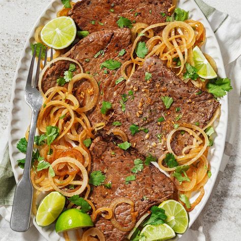 Milanese Steak Recipes, Palomilla Steak Recipe, Milanesa Recipe Steak Mexican, Milanesa Recipe Steak, Palomilla Steak, Blade Steak Recipes, Milanesa Recipe, Mexican Steak, Mushroom Sauce Steak