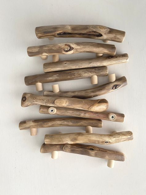 "Handles made of natural driftwood branches. Only we make such handles of driftwood branches and we are proud of it. The design of wooden pulls is perfect for refurbishing old furniture or giving new furniture an originality and uniqueness. Suitable for kitchen, children's room, living room, bedroom, bathroom. Also suitable for outdoor use. All handles are handmade, it's not mass product. This means that there may be differences in color, thickness and shape between each piece. They are not pain Unique Kitchen Cabinet Handles, Diy Wood Handles, Diy Door Handles, Wood Handles, Boho Drawer Pulls, Wood Handles Cabinet, Unique Cabinet Hardware Wood, Bathroom Drawer Handles, Driftwood Drawer Pulls