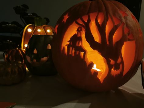 Pumpkin Carving Haunted House, Pumpkin Carving Ideas House, Pumpkin Carving Tree, Pumpkin Carving House, Haunted House Pumpkin Carving, Tree Pumpkin Carving, House Scary, Pumpkin Carving Pattern, Scary Tree