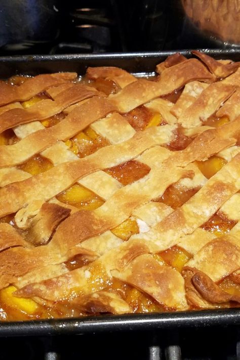 Old Fashioned Peach Cobbler | "The crust was so flaky and tasted incredible. The filling was so good too. It was wonderful fresh out of the oven, with icecream on top." #dessertrecipes #dessertideas #dessertdishes #sweettreats Old Fashioned Peach Cobbler, Best Peach Cobbler, Fresh Peach Cobbler, Southern Peach Cobbler, Easy Peach Cobbler Recipe, I Heart Recipes, Cobbler Easy, Peach Dessert Recipes, Peach Cobbler Easy