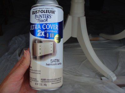 Rustoleum - Heirloom white. The best color! Wonderfully rich creamy white! Painted Wood Chairs, Painted Kitchen Tables, Spray Paint Furniture, Painted Dining Table, Dining Furniture Makeover, Rustic Dining Furniture, Kitchen Table Bench, Woodworking Projects Furniture, White Spray Paint