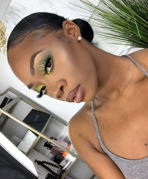 Maya Galore, Makeup Green Eyeshadow, Sweet 16 Makeup, Highlighting And Contouring, Green Eyeshadow Look, Birthday Makeup Looks, Green Eyeliner, Brown Girls Makeup, Windows To The Soul