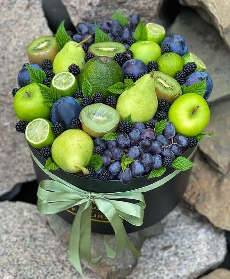 Bouquet Of Fruits, Fruit And Flower Bouquet, Fruits Arrangements Ideas, Fruit Gift Basket Ideas, Food Bouquet Ideas, Fruit Centerpiece Ideas, Fruit Arrangement Ideas, Fruit And Flower Arrangements, Diy Edible Arrangements