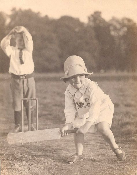 cricket - its essence, hot days, balmy nights and innocence Miss Moss, Vintage Golf, Portrait Images, The Good Old Days, Vintage Photographs, Vintage Photography, Old Pictures, Vintage Children, Old Photos