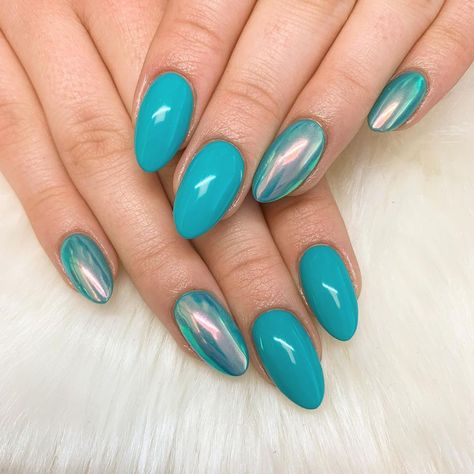 Alecia's Nails on Instagram: “I'm obsessed 😍 This luminera chrome from @socialclaws is honestly the best 👌🏼 . . . . . . . . . #mermaidchrome #unicornchrome #unicornnails…” Turquoise Chrome Nails, Unicorn Nails, Dark Nails, Holographic Nails, Chrome Nails, Fashion Nails, Pretty Nails, Cute Nails, Nail Inspo