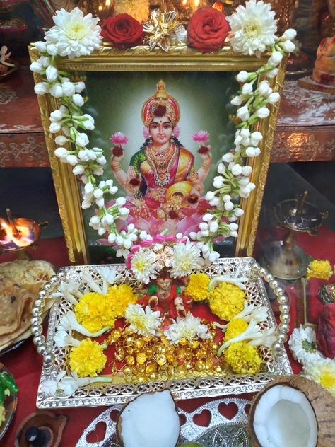 Vara Lakshmi Devi Images, Vara Lakshmi Pooja Decoration, God Tips, God Lakshmi, Lakshmi Maa, Puja Decoration, Laxmi Puja, Lakshmi Pooja, Maha Lakshmi