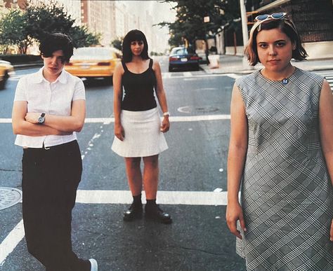 sleater kinney Sleater Kinney 90s, Sleater Kinney, 90s Emo, Carrie Brownstein, Fashion Journal, Music Nerd, Fashion Diary, Fashion Journals, Extraordinary Life